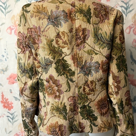 Vintage Liz Claiborne Cream and Green Floral Blazer - Picture 5 of 11